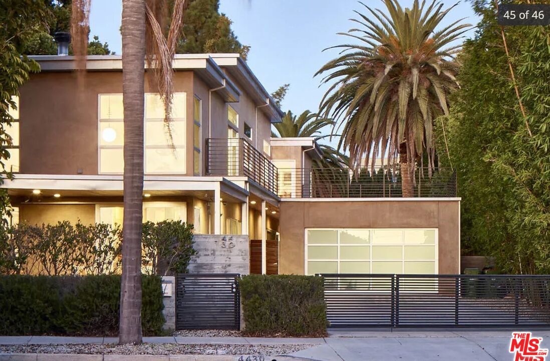 Exterior, Facade, Modern