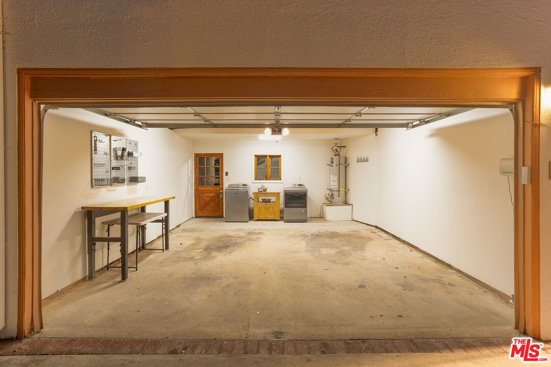 Garage, Interior