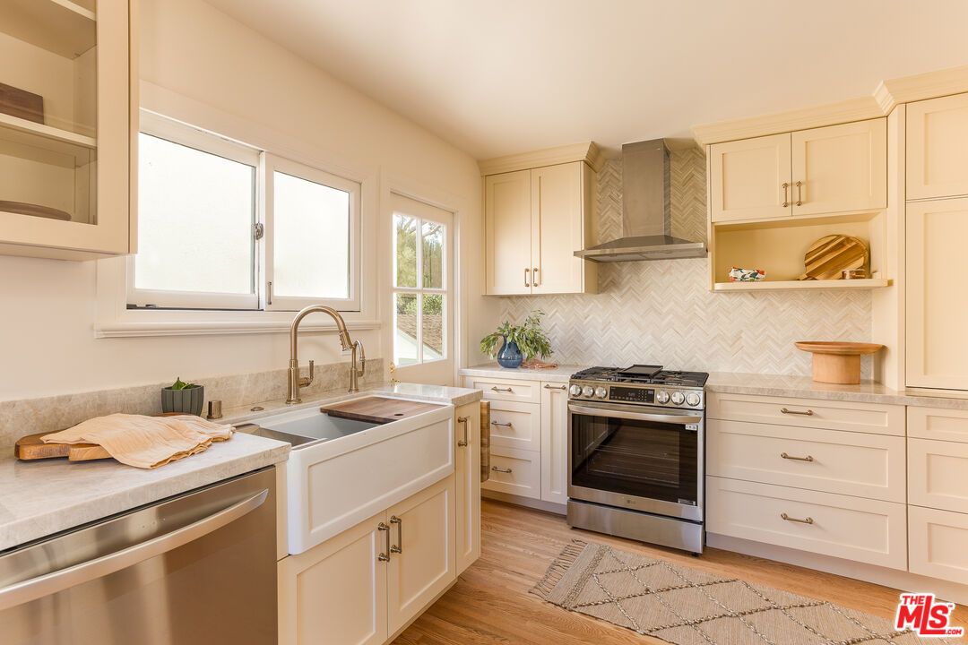 Interior, Kitchen, Stainless Steel Appliances, Wood Texture Flooring