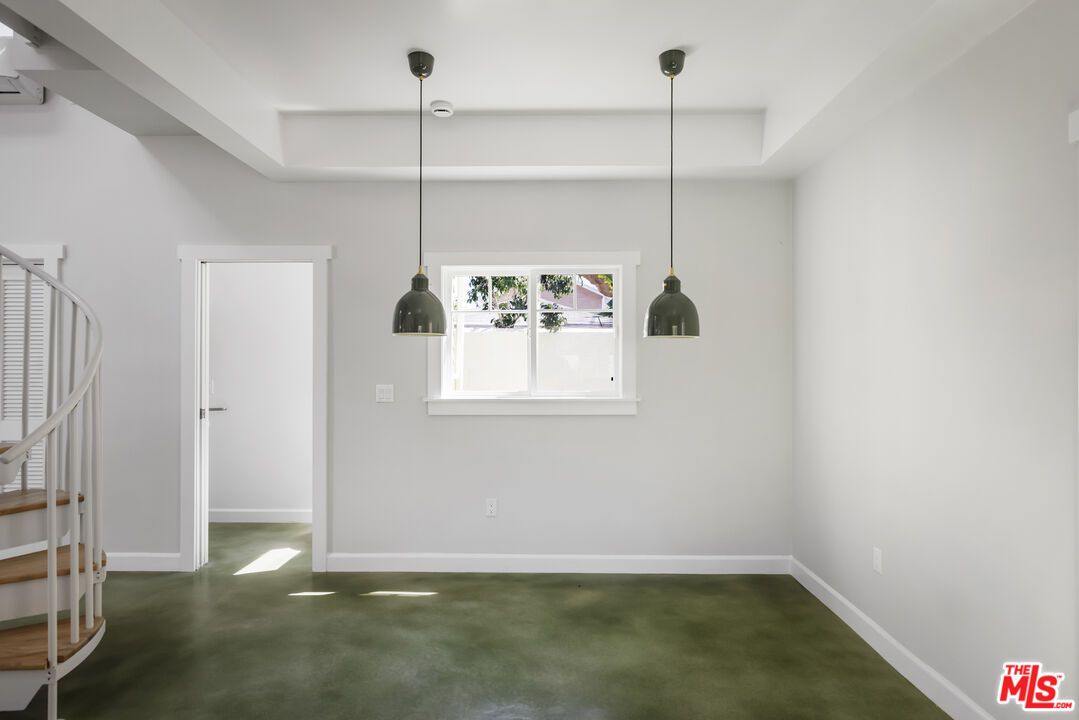 Empty room, Interior, Pendant Lights