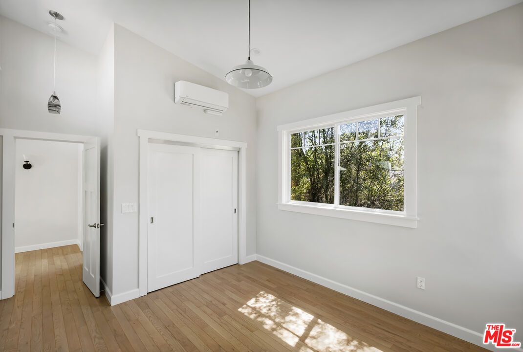 Empty room, Interior, Pendant Lights, Wood Texture Flooring