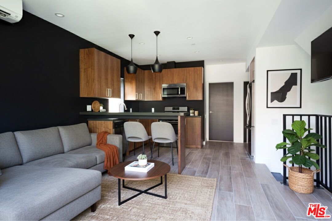 Interior, Kitchen, Living room, Pendant Lights, Recessed Lighting, Stainless Steel Appliances, Wood Texture Flooring