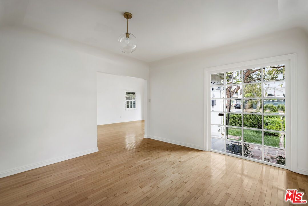 Empty room, Interior, Pendant Lights, Wood Texture Flooring