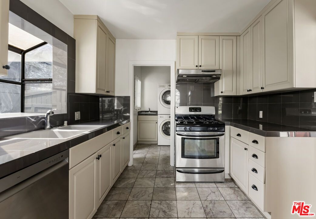 Interior, Kitchen, Stainless Steel Appliances, Washer