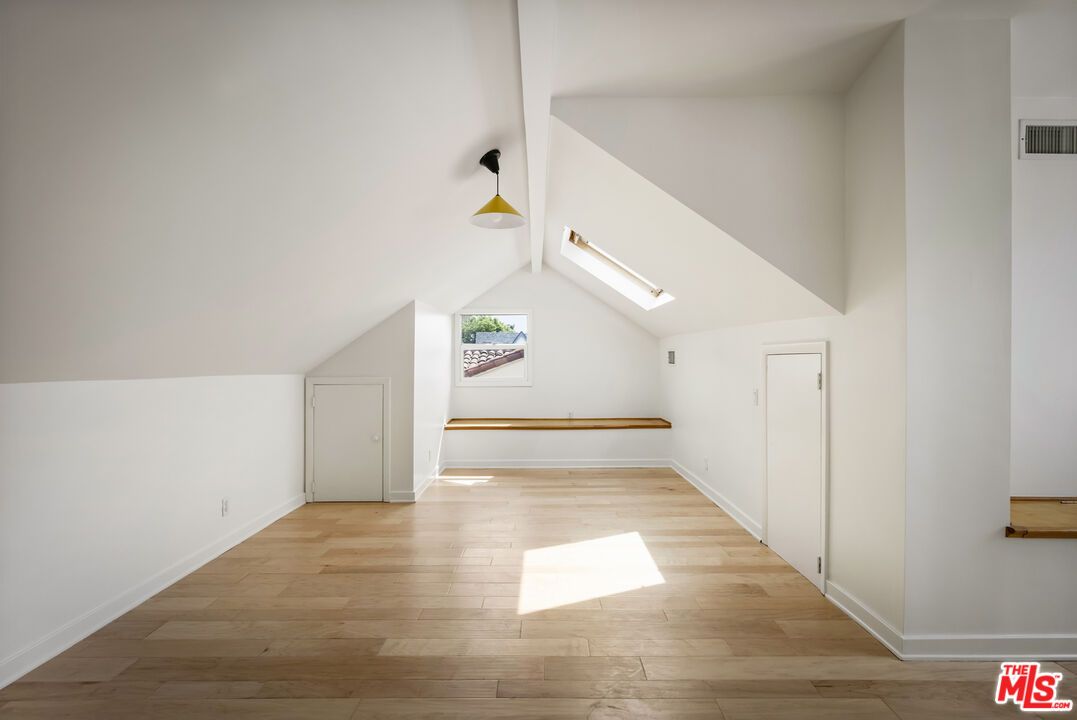 Interior, Pendant Lights, Wood Texture Flooring