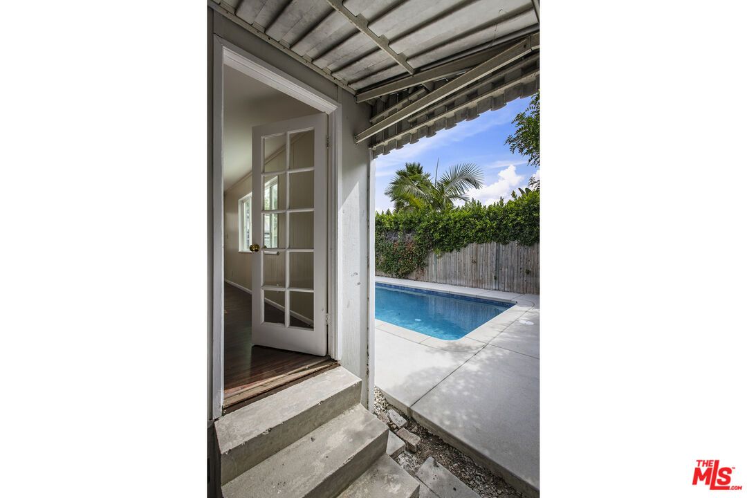 Exterior, Pool