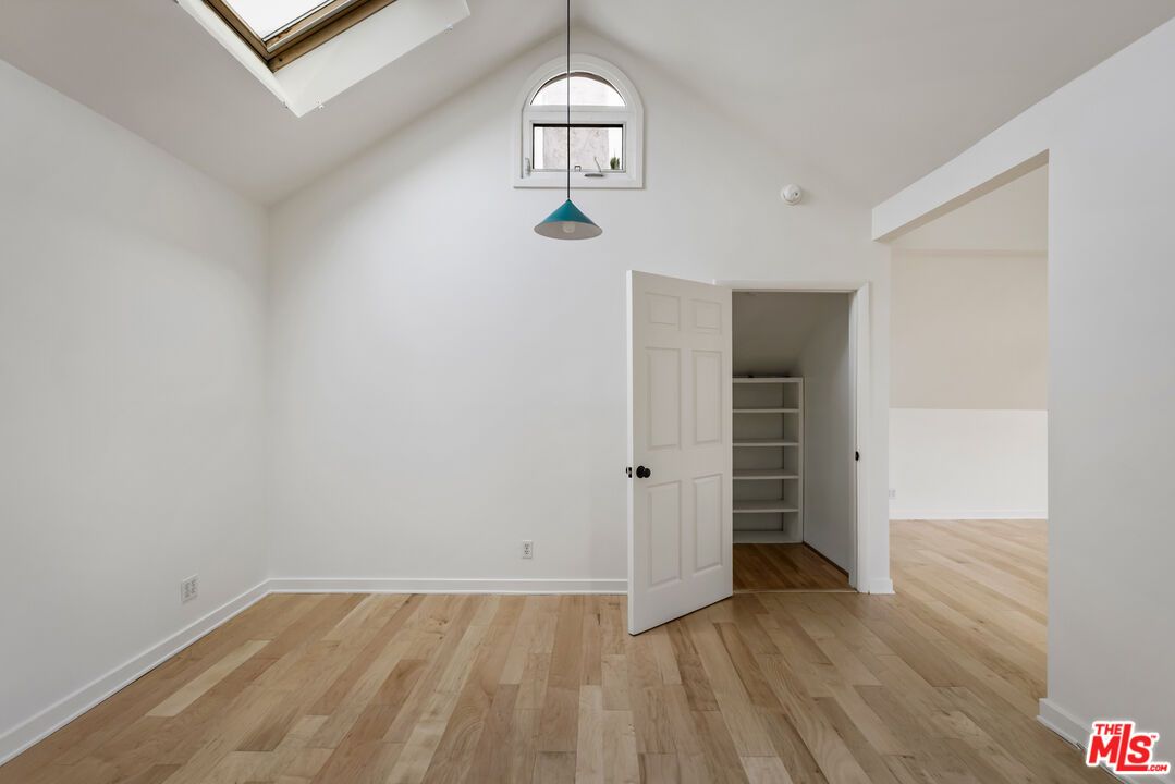 Empty room, Interior, Pendant Lights, Wood Texture Flooring