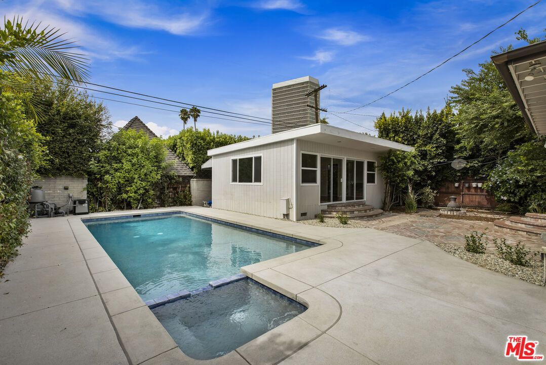 Exterior, Pool