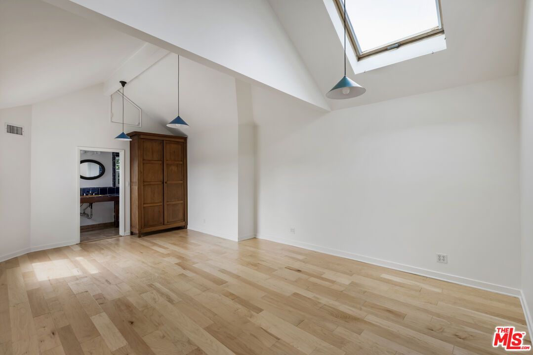 Empty room, Interior, Pendant Lights, Wood Texture Flooring
