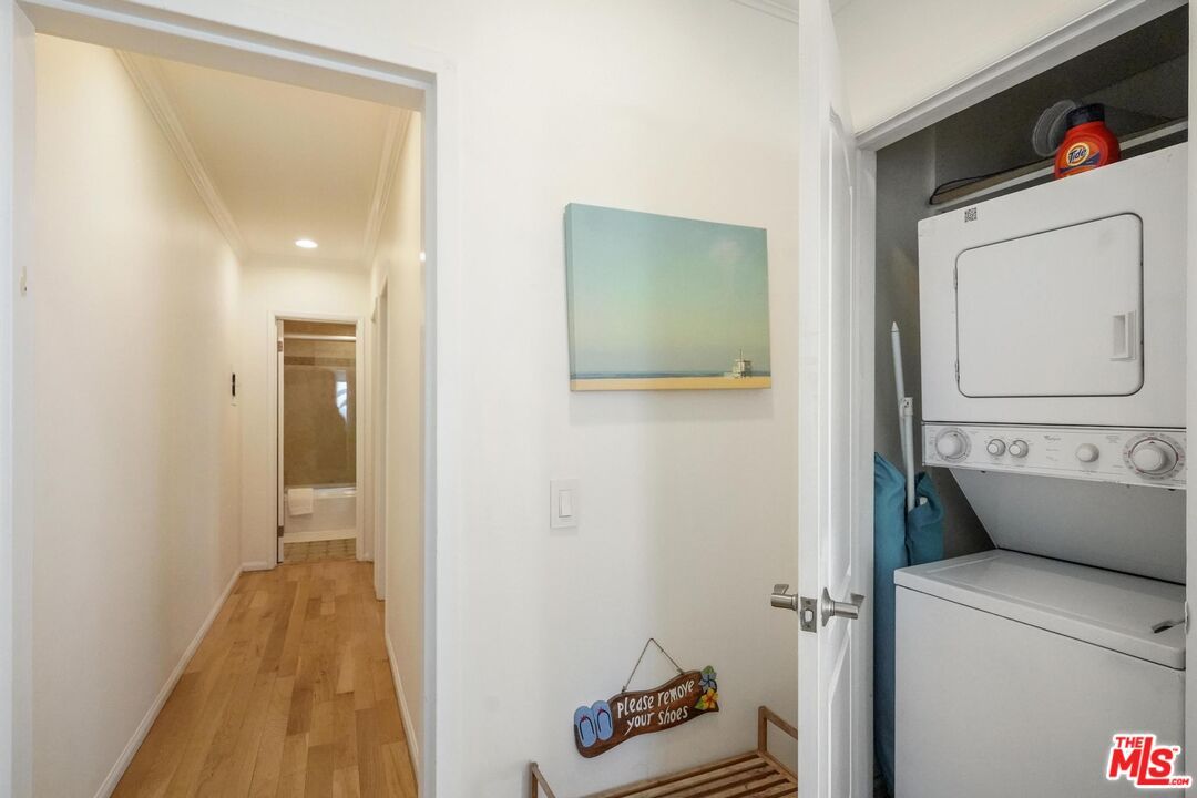 Interior, Recessed Lighting, Utility Closets, Washer, Wood Texture Flooring