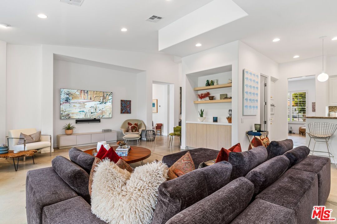Interior, Living room, Pendant Lights, Recessed Lighting