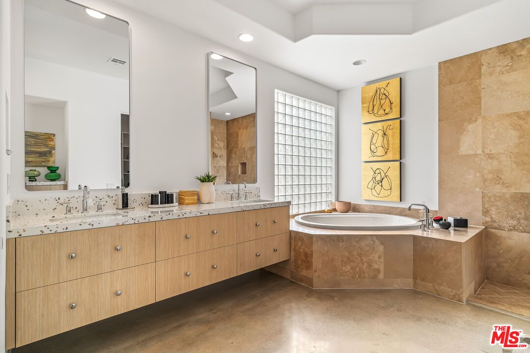Bathroom, Dual Sink Vanities, Interior, Recessed Lighting