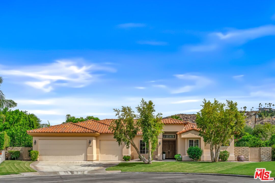 Attached, Exterior, Facade, Mediterranean