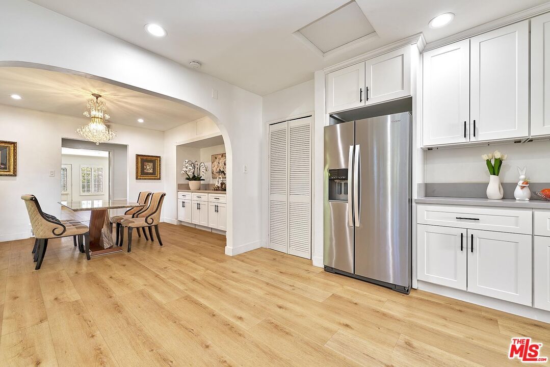 Chandelier, Dining room, Interior, Kitchen, Recessed Lighting, Stainless Steel Appliances, Wood Texture Flooring
