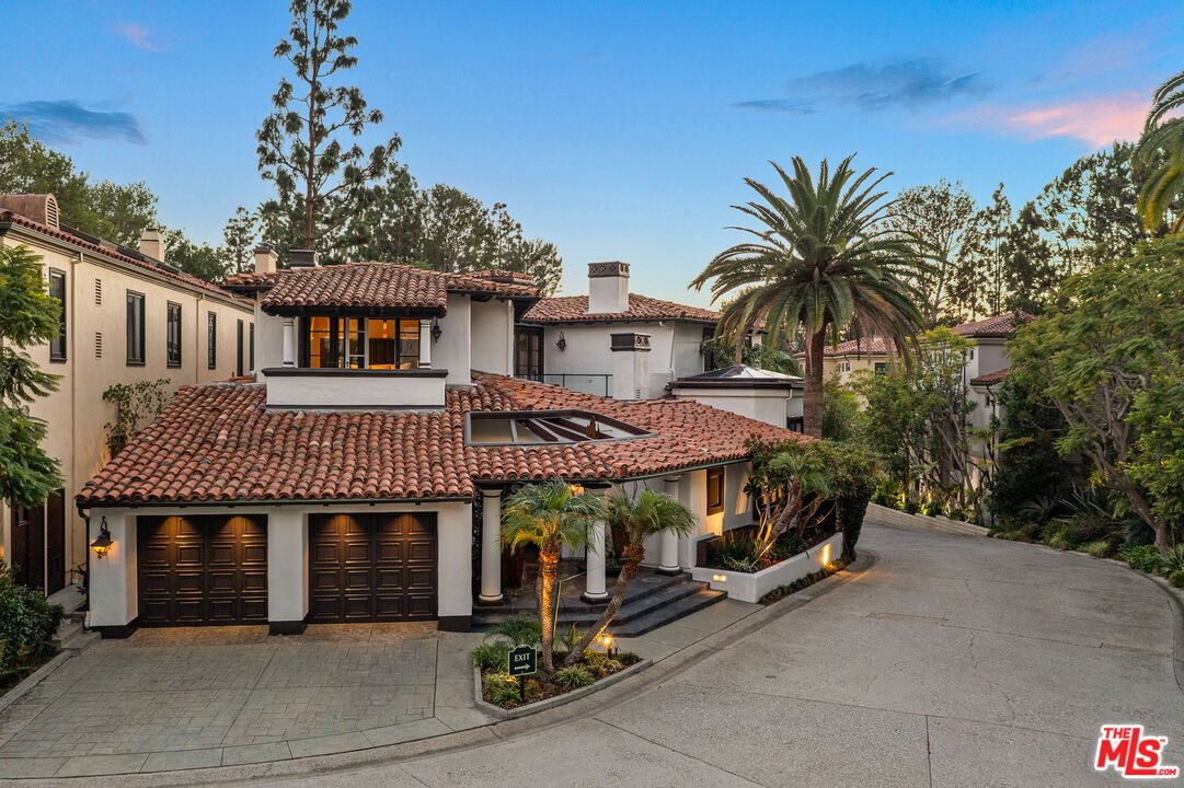 Attached, Exterior, Facade, Spanish Mediterranean