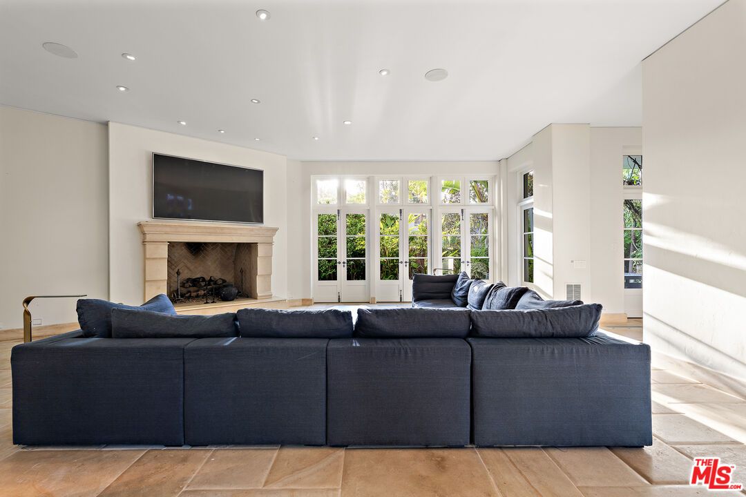Fireplace, Interior, Living room, Recessed Lighting