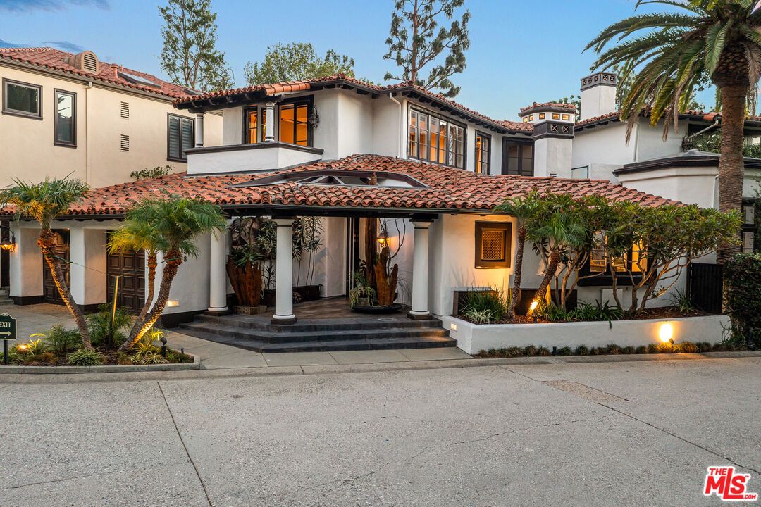 Exterior, Facade, Spanish Mediterranean