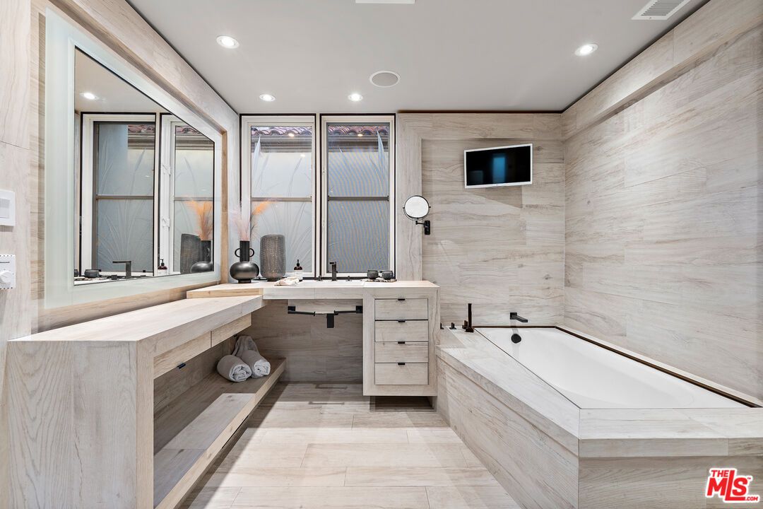 Bathroom, Dual Sink Vanities, Interior, Recessed Lighting