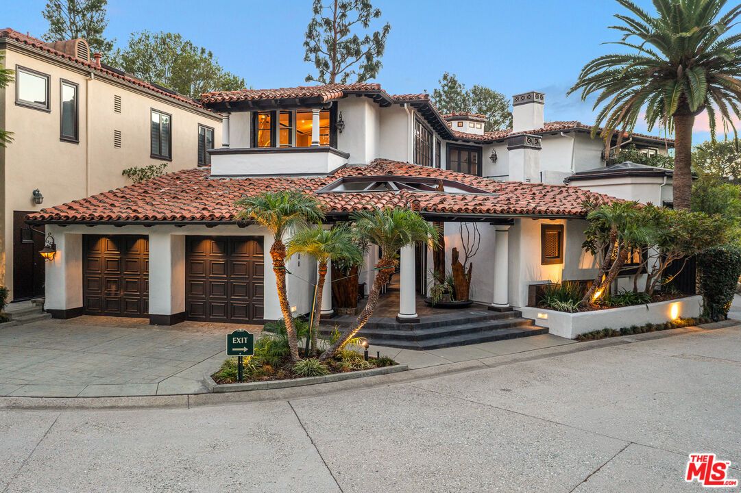 Attached, Exterior, Facade, Spanish Mediterranean