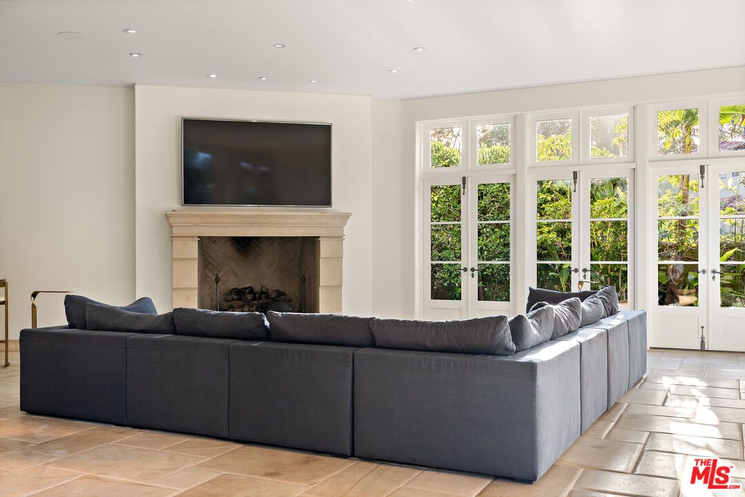 Fireplace, Interior, Living room, Recessed Lighting