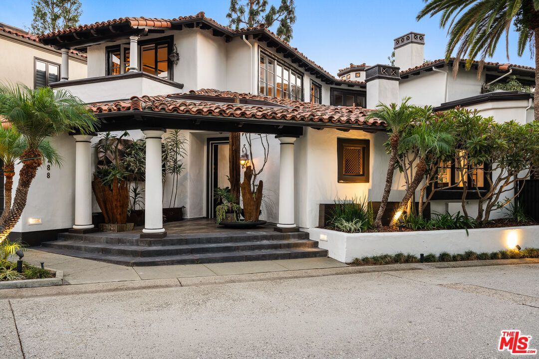 Exterior, Facade, Spanish Mediterranean