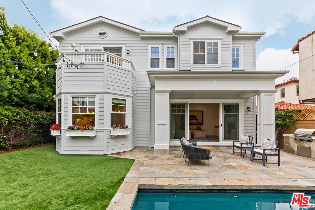 Exterior, Facade, Pool, Queen Anne Victorian