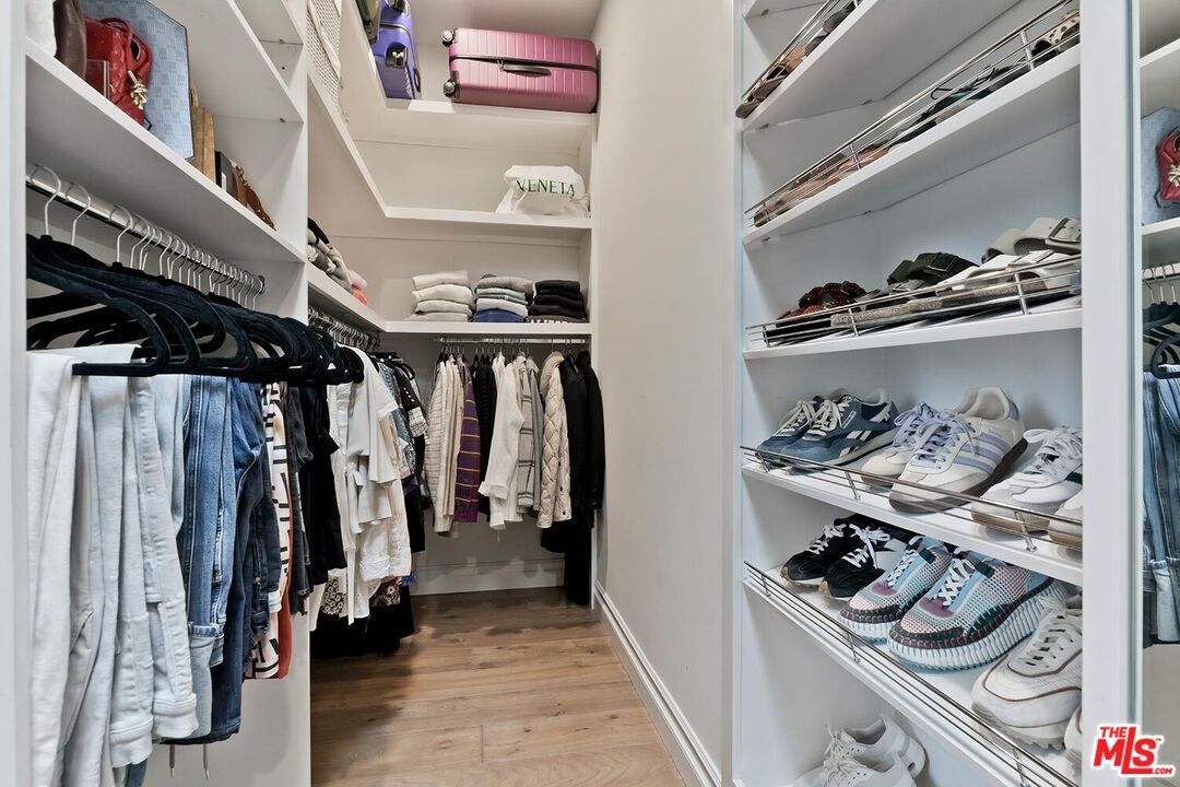 Interior, Walk-in Closets, Wood Texture Flooring