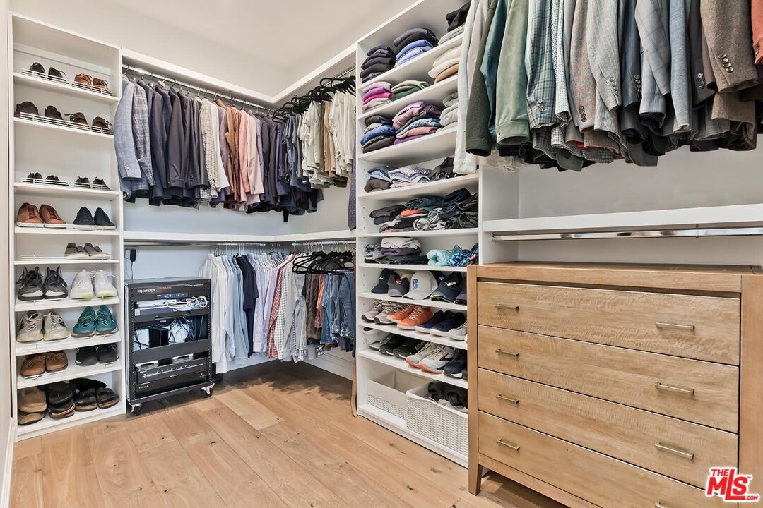 Interior, Walk-in Closets, Wood Texture Flooring