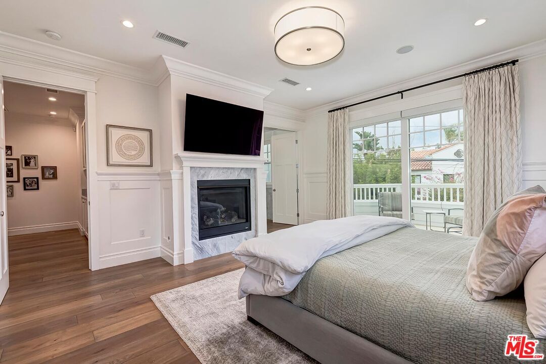 Bedroom, Fireplace, Interior, Recessed Lighting, Wood Texture Flooring