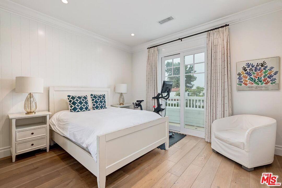 Bedroom, Fitness Equipment, Interior, Recessed Lighting, Wood Texture Flooring