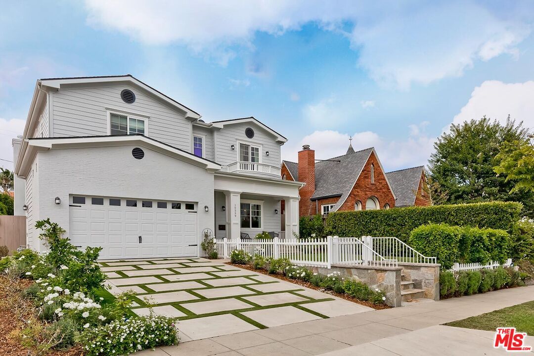 Attached, Exterior, Facade, Brick Facade, Farmhouse