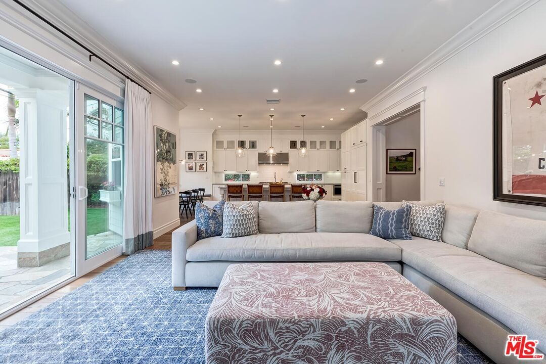Dining room, Interior, Kitchen, Living room, Pendant Lights, Recessed Lighting, Stainless Steel Appliances