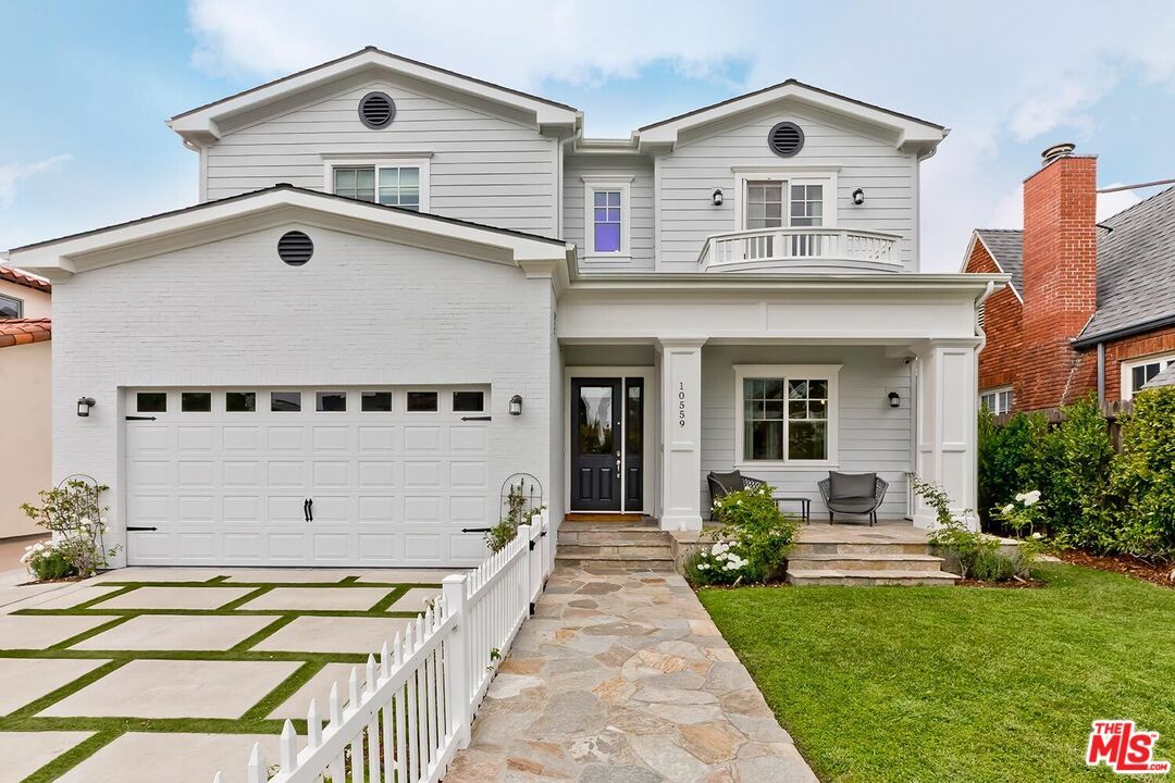 Attached, Exterior, Facade, Farmhouse