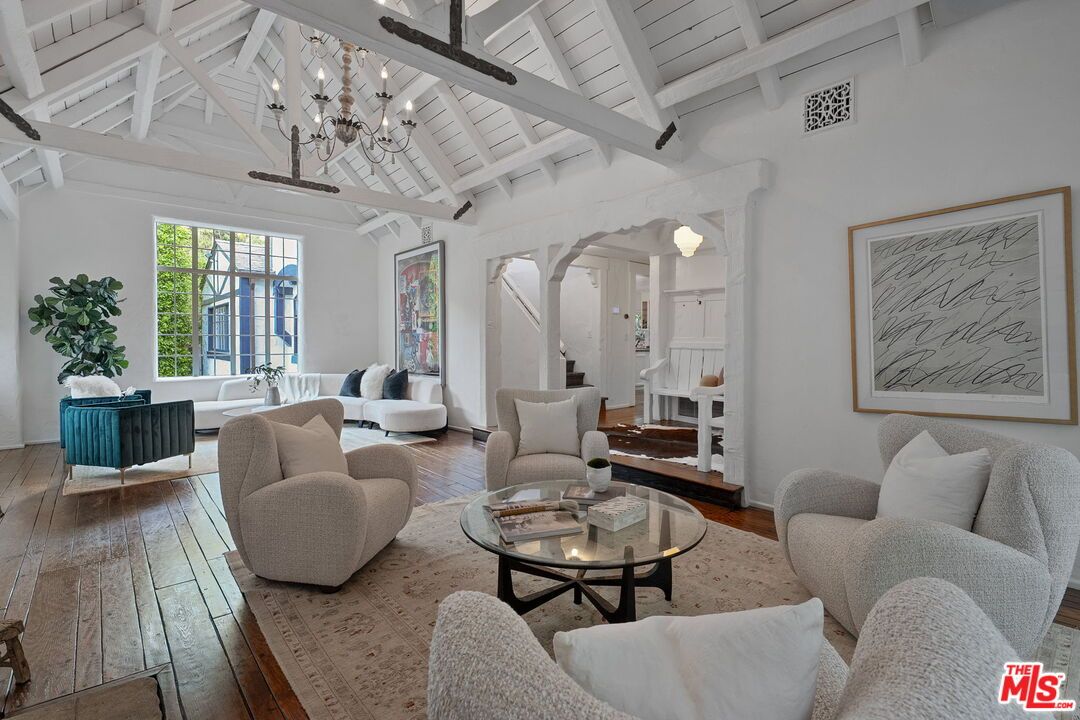 Interior, Living room, Pendant Lights, Wood Texture Flooring