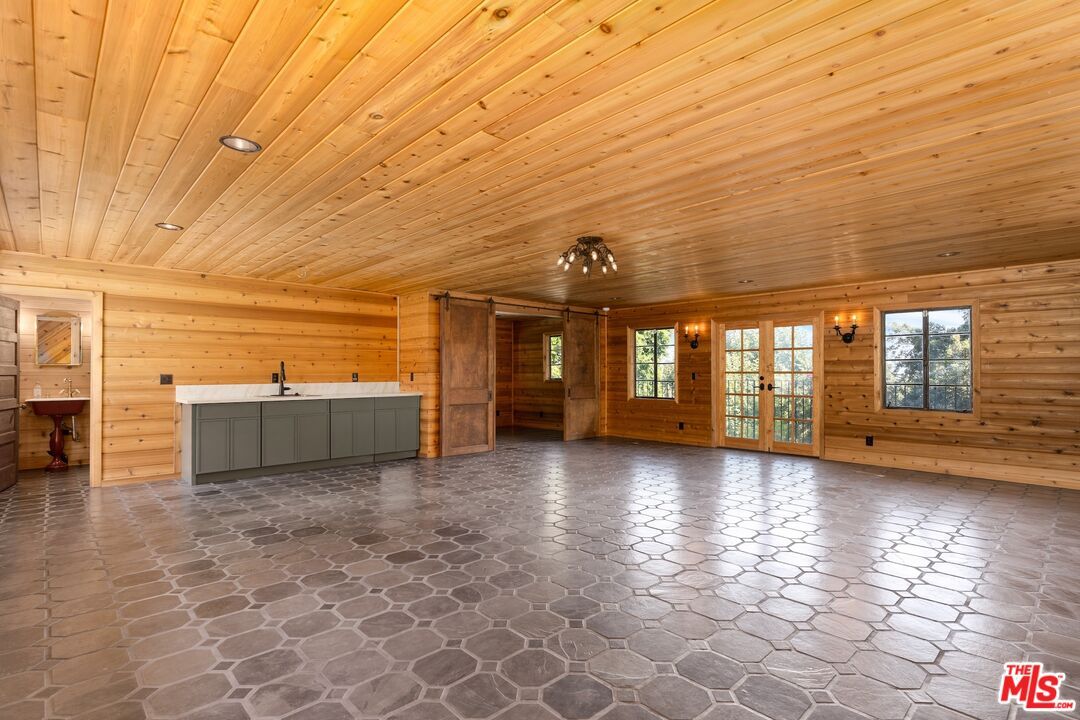 Empty room, Interior, Recessed Lighting, Wooden Ceilings, Wooden Walls