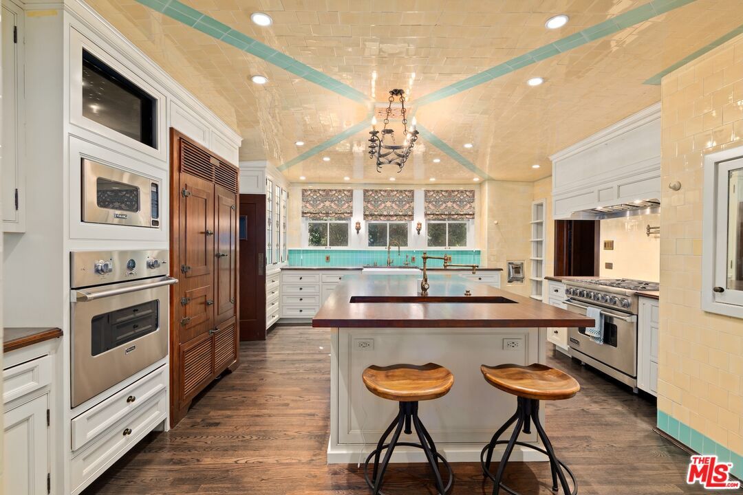 Chandelier, Interior, Kitchen, Recessed Lighting, Stainless Steel Appliances, Wood Texture Flooring