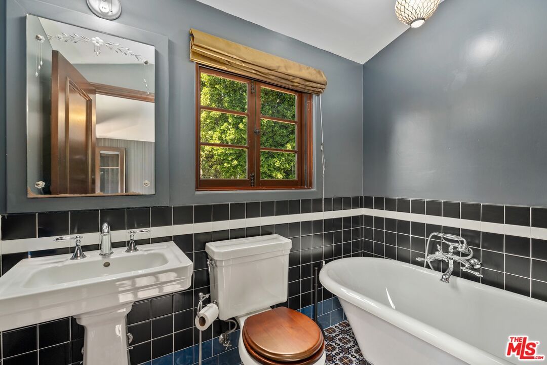 Bathroom, Free Standing Baths, Interior