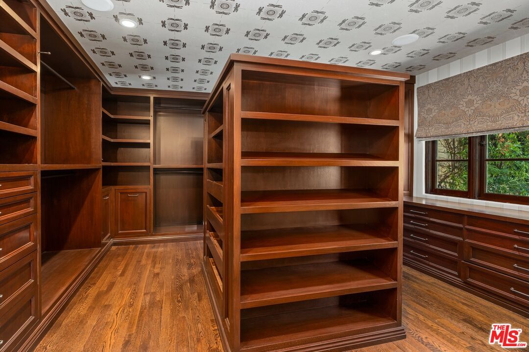 Interior, Recessed Lighting, Walk-in Closets, Wood Texture Flooring