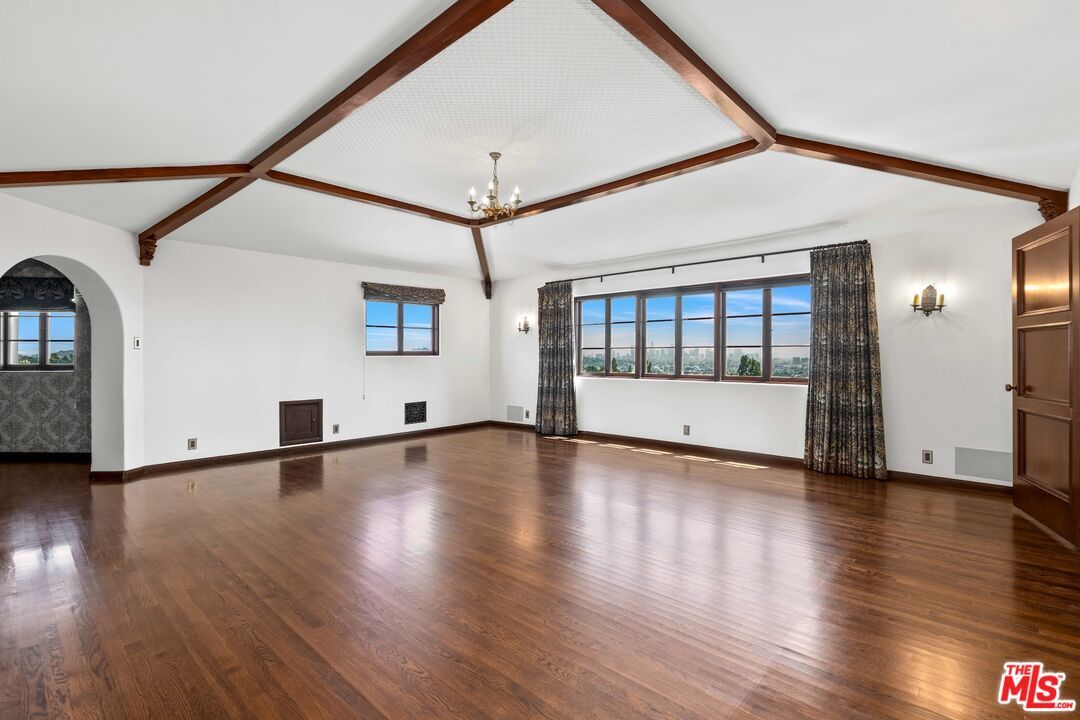 Empty room, Interior, Wooden Beams, Wood Texture Flooring