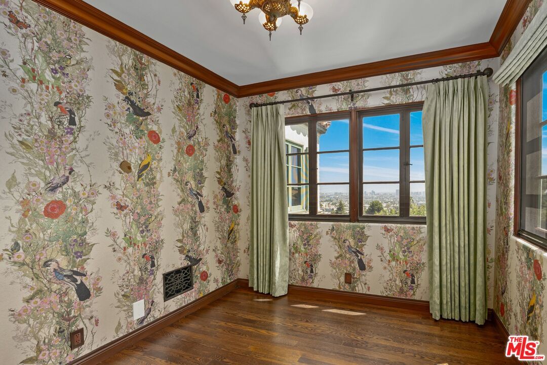 Chandelier, Empty room, Interior, Wood Texture Flooring