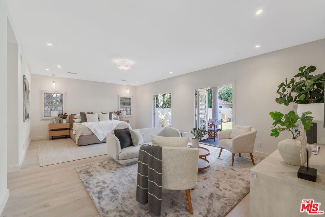 Bedroom, Interior, Living room, Pendant Lights, Recessed Lighting, Wood Texture Flooring