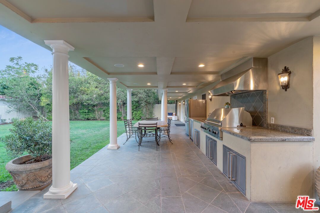 Exterior, Outdoor Kitchen