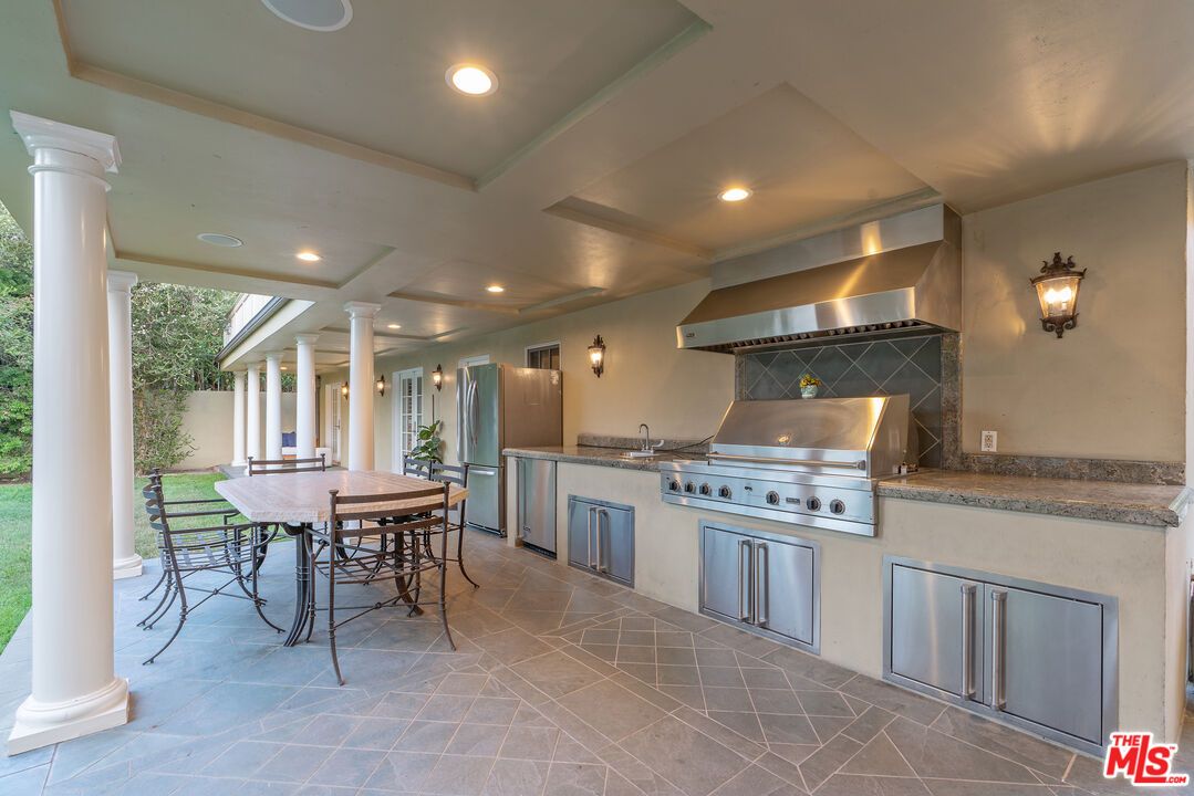 Exterior, Outdoor Kitchen