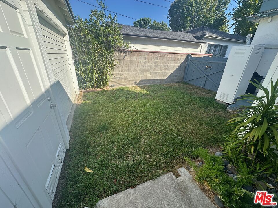 Backyard, Exterior