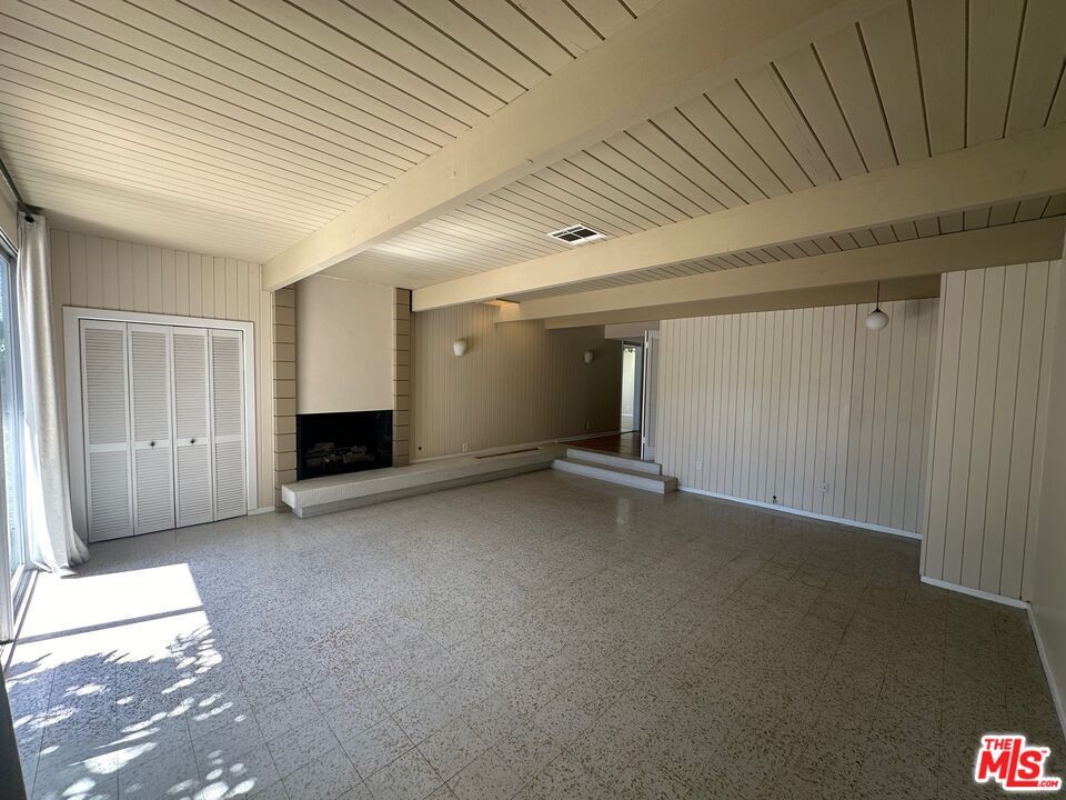 Empty room, Fireplace, Interior