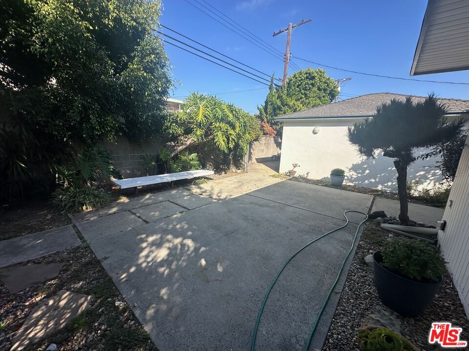 Backyard, Exterior