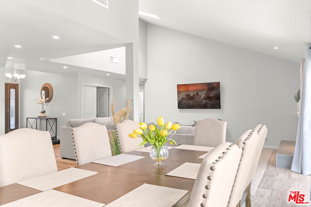 Chandelier, Dining room, Interior, Recessed Lighting, Wood Texture Flooring