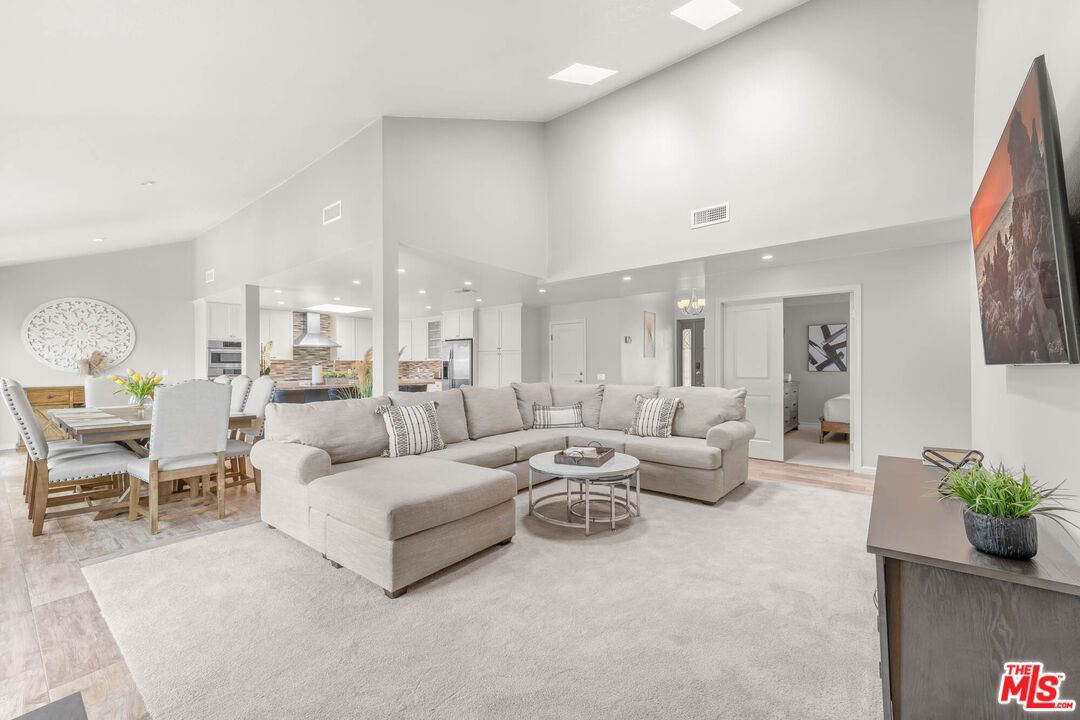 Dining room, Interior, Kitchen, Living room, Recessed Lighting