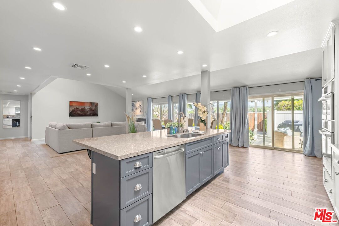 Interior, Kitchen, Living room, Recessed Lighting, Wood Texture Flooring