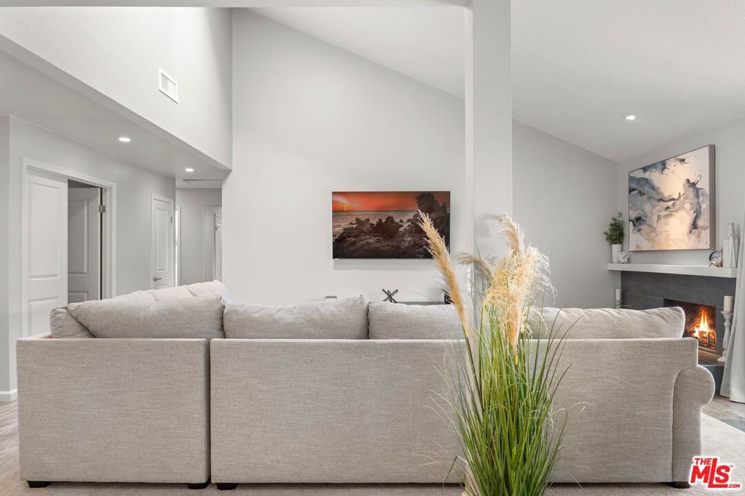 Fireplace, Interior, Living room, Recessed Lighting